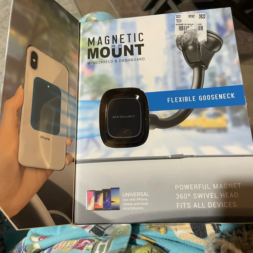 NWT/Merkury Auto Flexible Gooseneck Phone Mount/dashboard or windshield